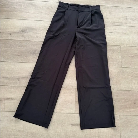 Vuori Villa Trouser, short in black (NEVER WORN) - Picture 3 of 6